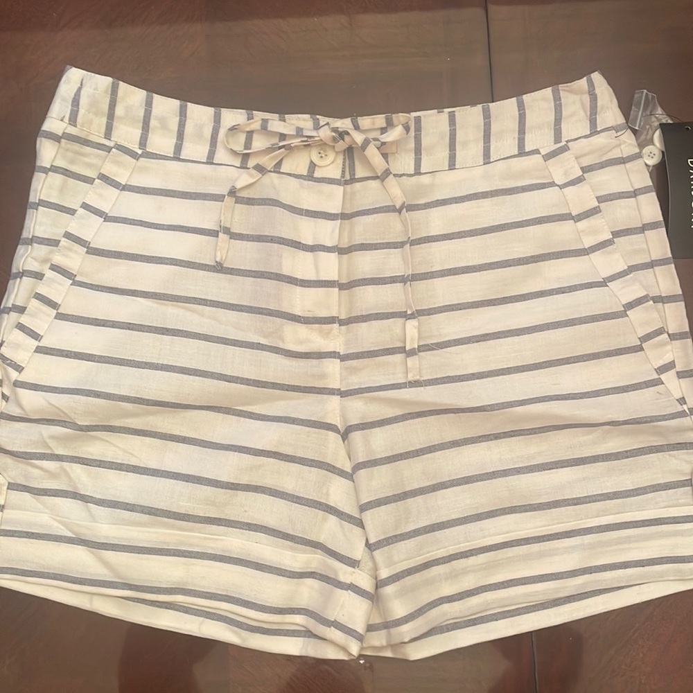 NWT, linen blend White, gray stripes, shorts Sz 10